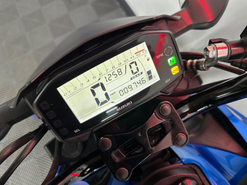 SUZUKI GSX-S125