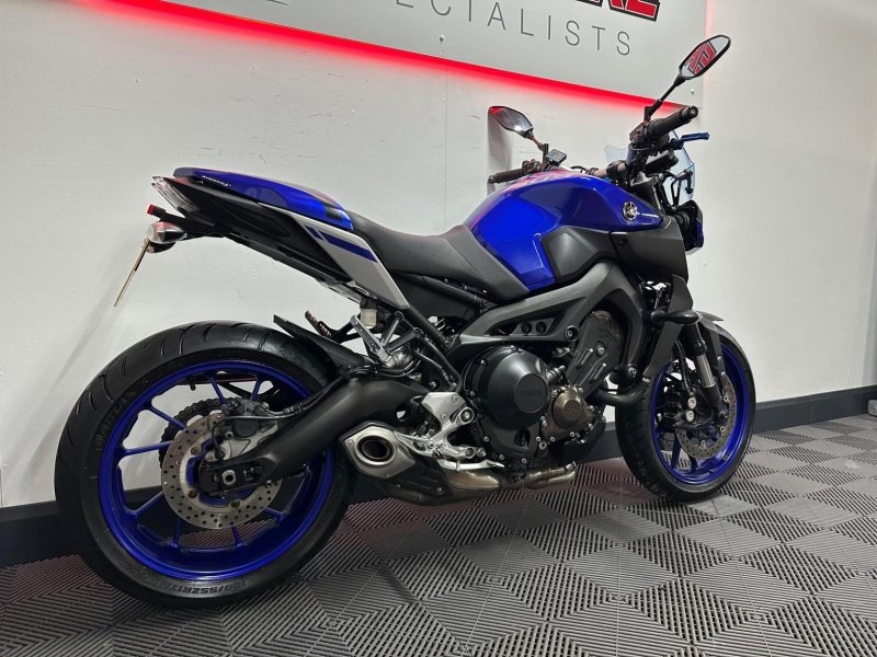 YAMAHA MT-09