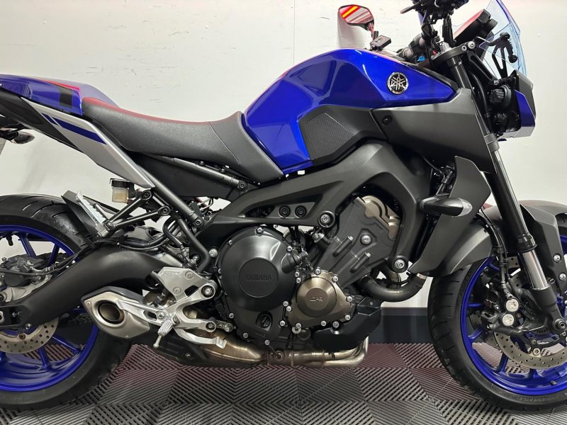 YAMAHA MT-09