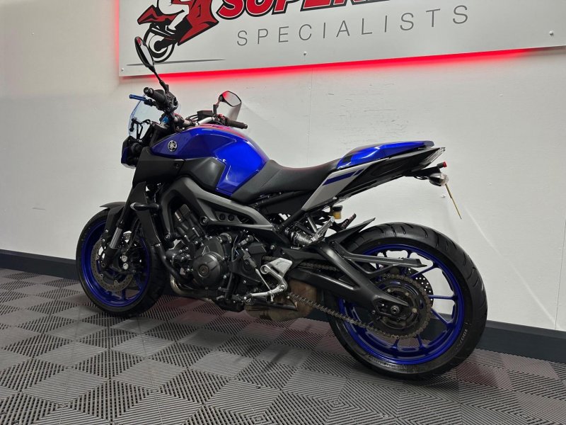 YAMAHA MT-09