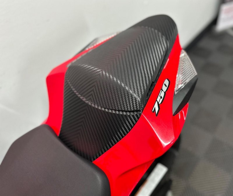 SUZUKI GSXR750
