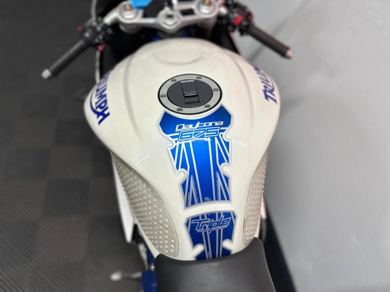 TRIUMPH DAYTONA 675