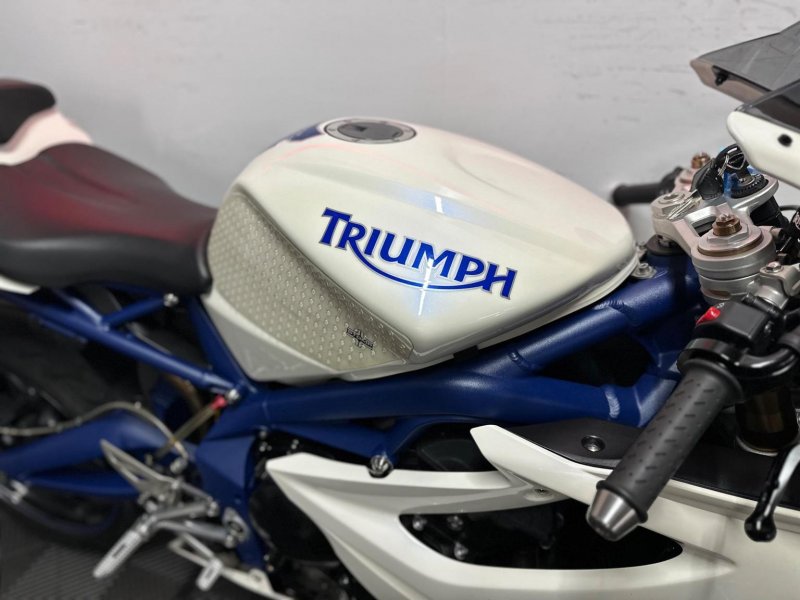 TRIUMPH DAYTONA 675