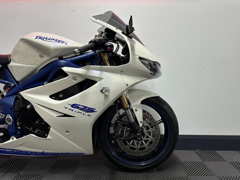 TRIUMPH DAYTONA 675