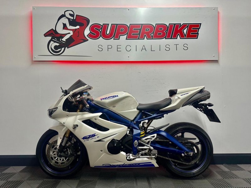 TRIUMPH DAYTONA 675