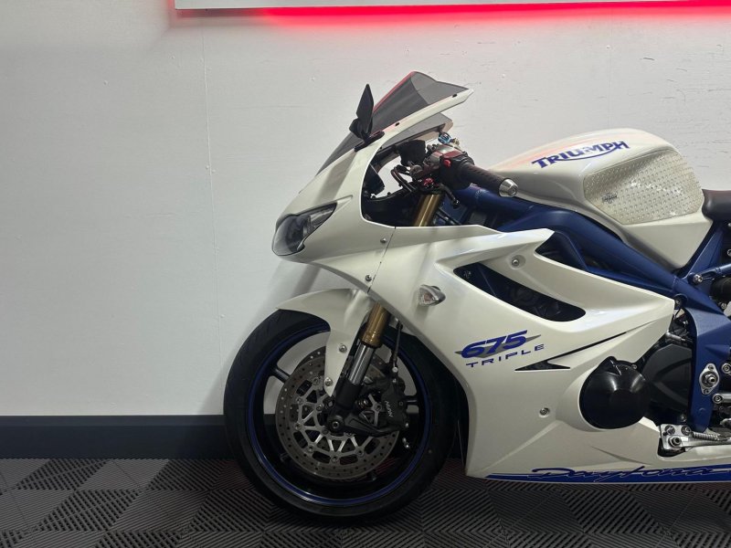 TRIUMPH DAYTONA 675