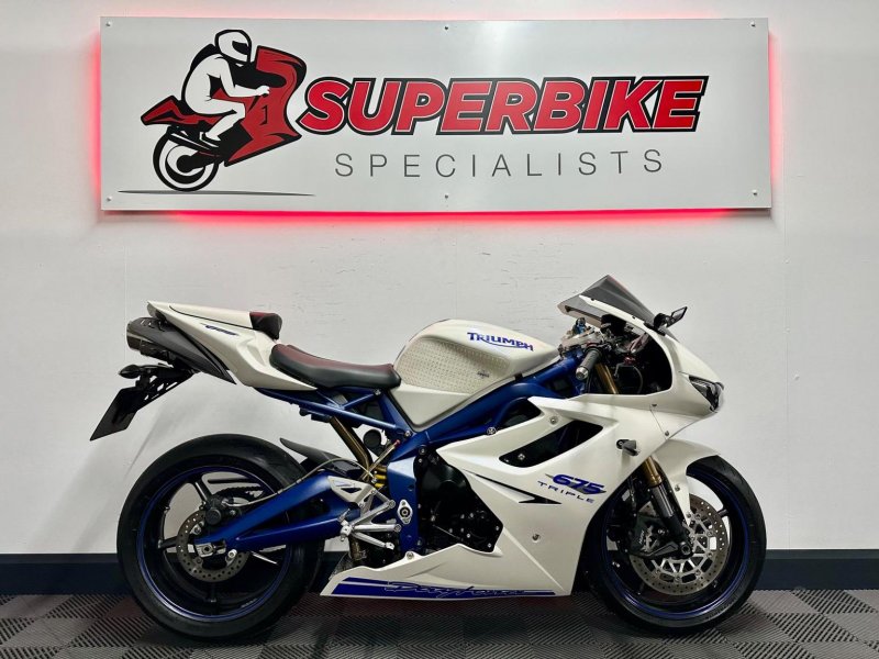 TRIUMPH DAYTONA 675