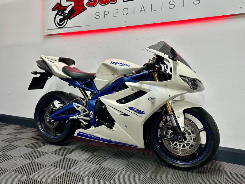 TRIUMPH DAYTONA 675