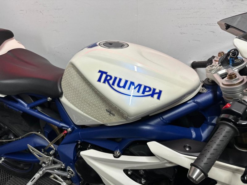 TRIUMPH DAYTONA 675