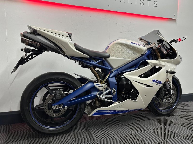 TRIUMPH DAYTONA 675