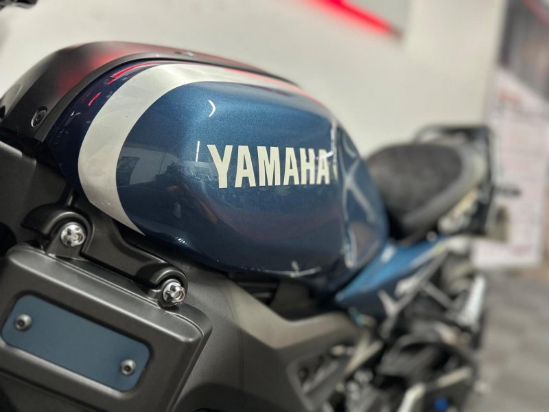 YAMAHA XSR900