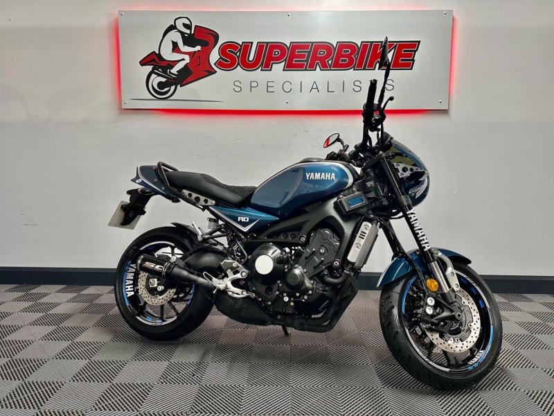 YAMAHA XSR900