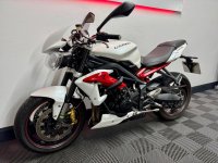 TRIUMPH STREET TRIPLE 675