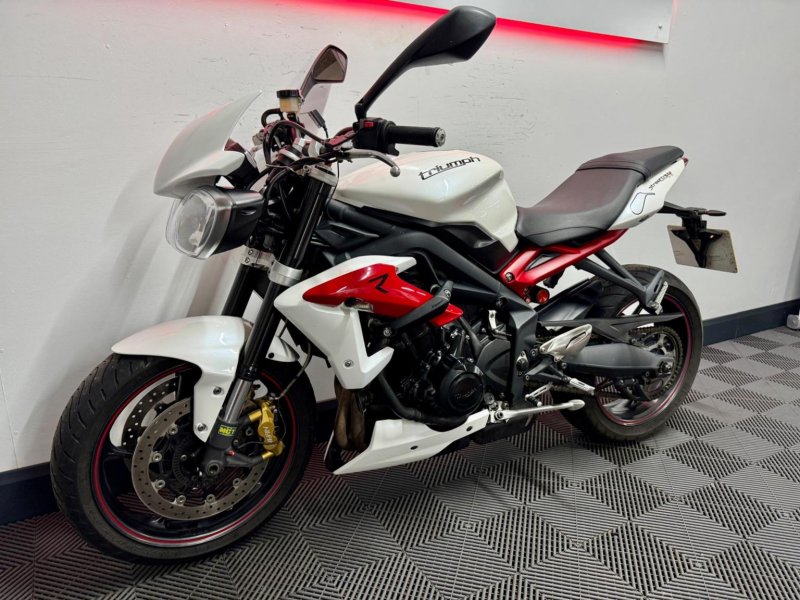 TRIUMPH STREET TRIPLE 675
