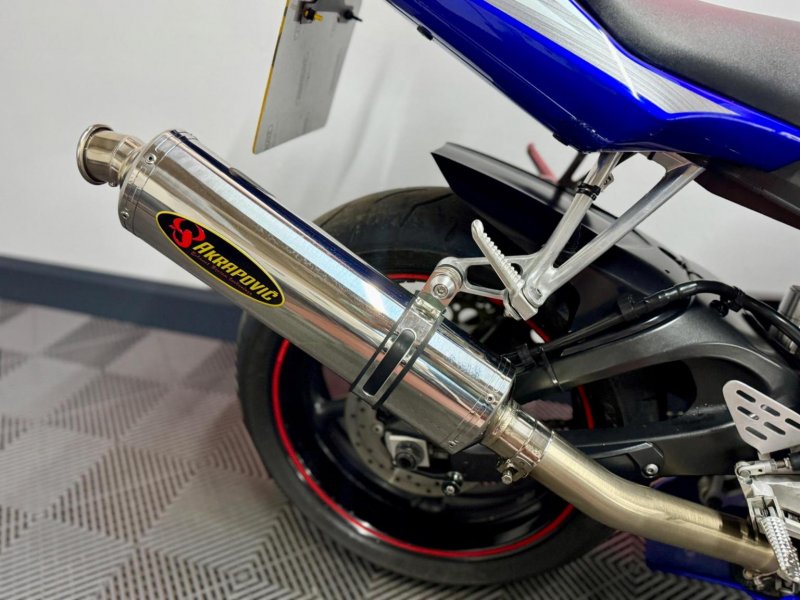 YAMAHA R6