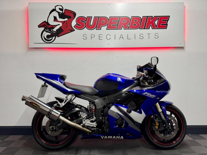 YAMAHA R6