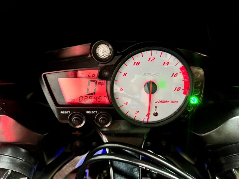 YAMAHA R6