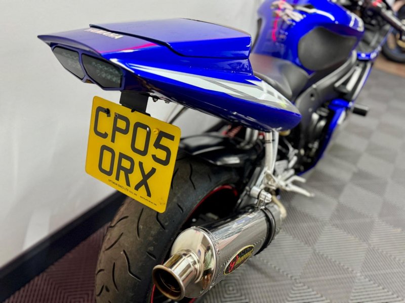 YAMAHA R6