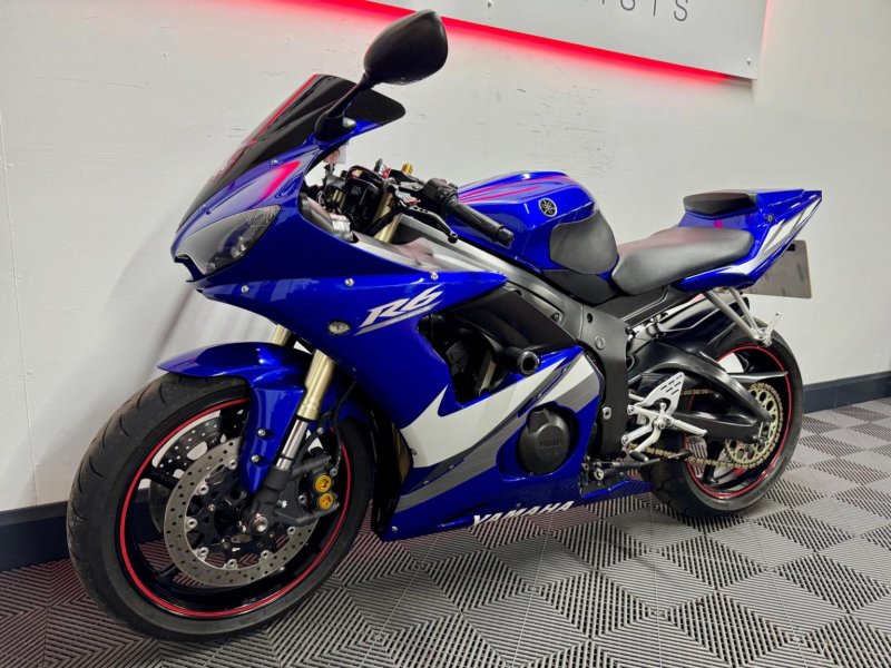 YAMAHA R6