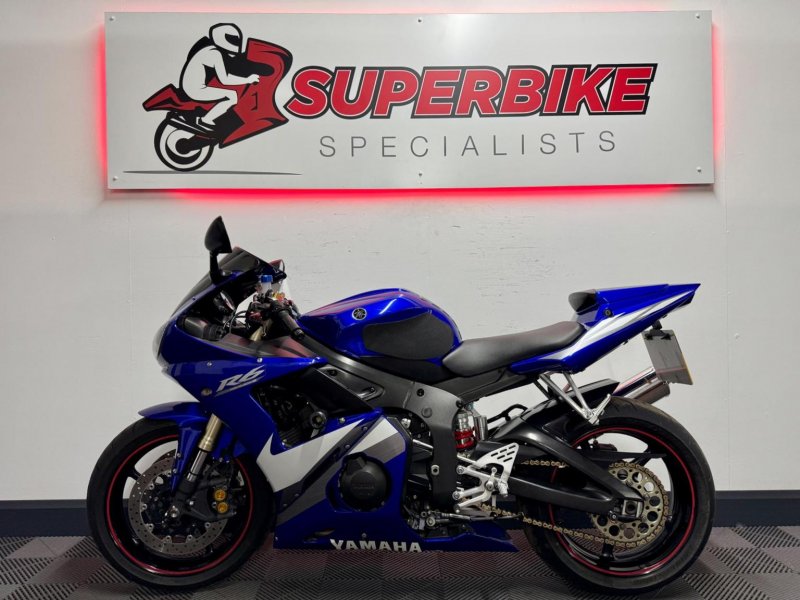 YAMAHA R6