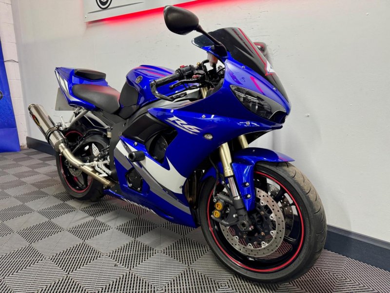 YAMAHA R6