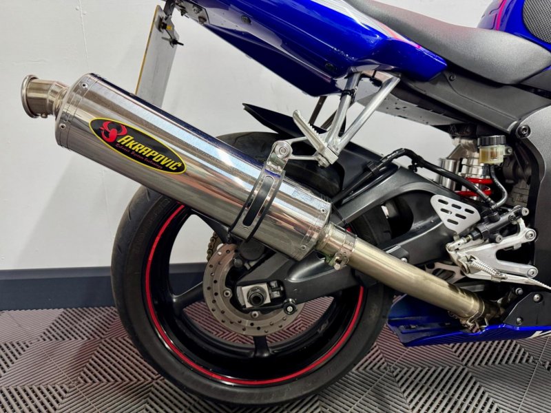 YAMAHA R6