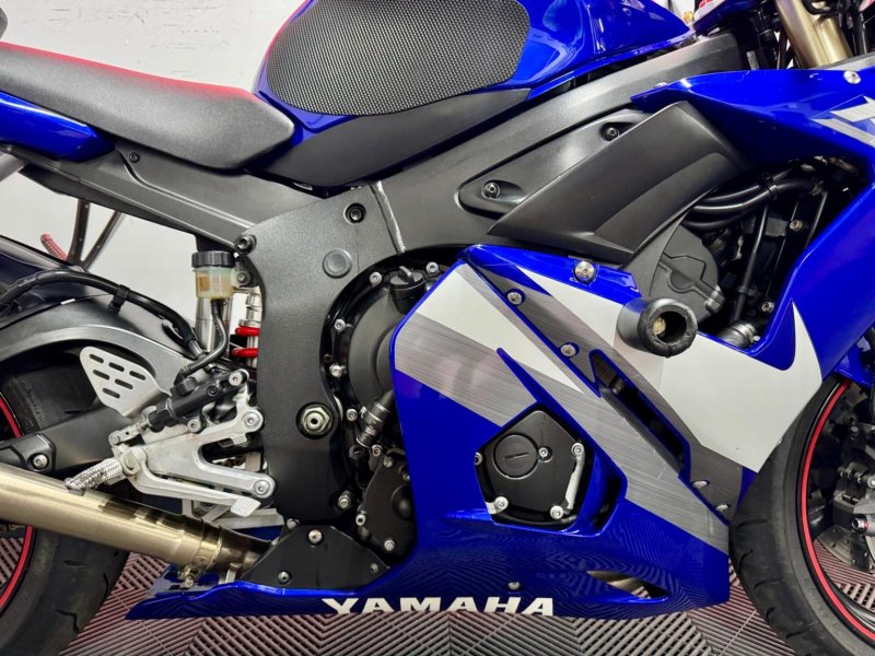 YAMAHA R6