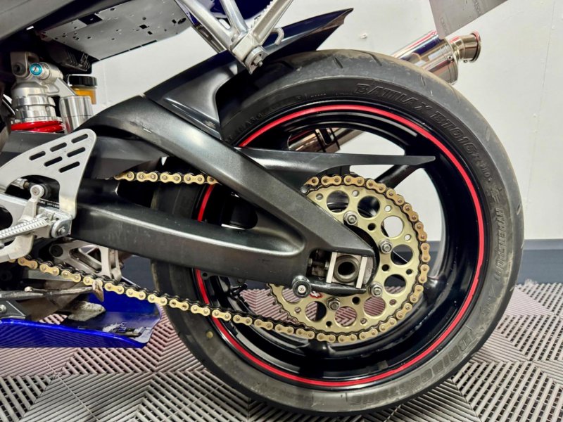 YAMAHA R6