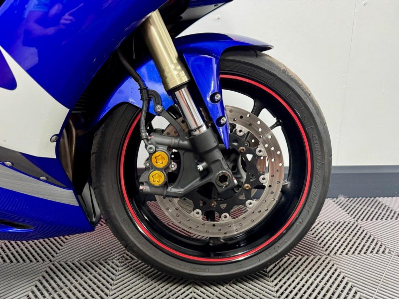 YAMAHA R6