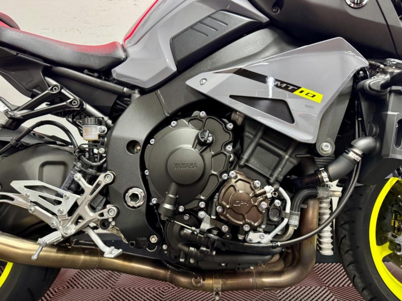 YAMAHA MT-10