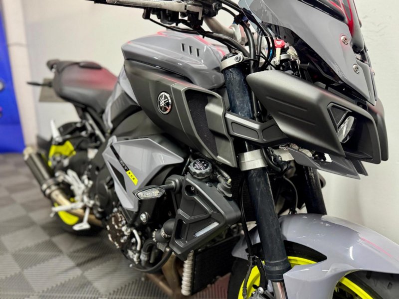 YAMAHA MT-10