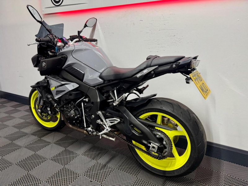 YAMAHA MT-10