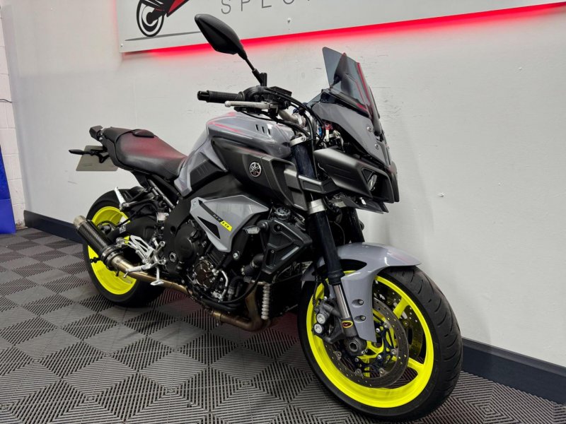 YAMAHA MT-10