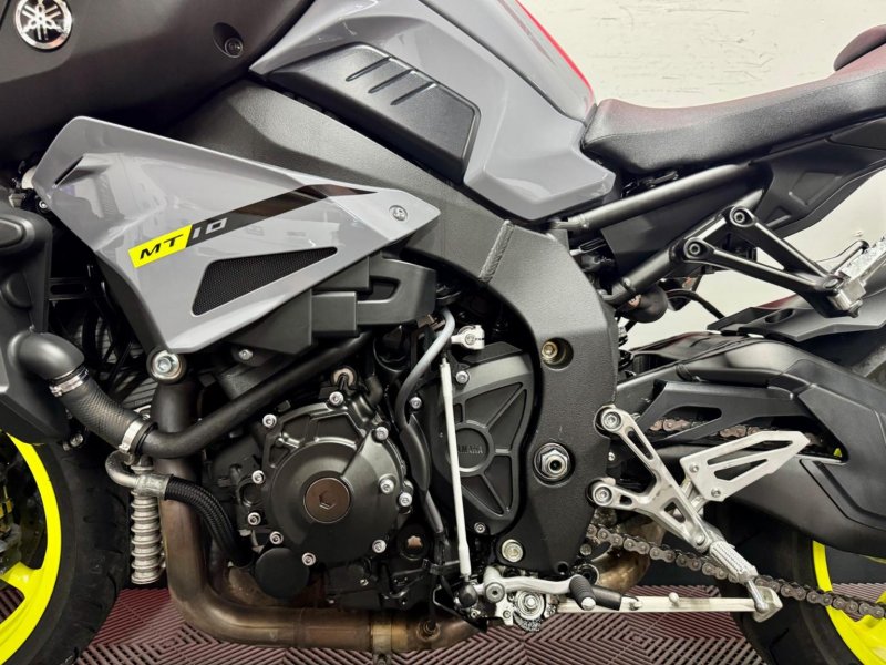 YAMAHA MT-10