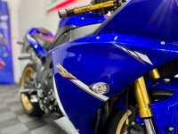 YAMAHA R1