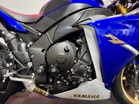 YAMAHA R1