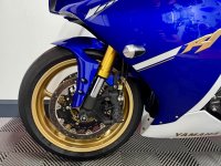 YAMAHA R1