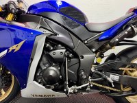 YAMAHA R1