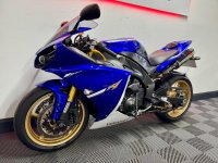 YAMAHA R1