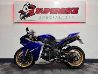 YAMAHA R1
