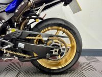 YAMAHA R1