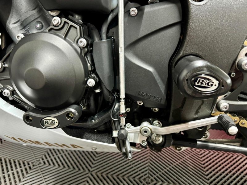 YAMAHA R1