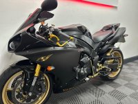 YAMAHA R1