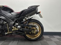 YAMAHA R1