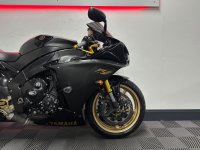YAMAHA R1