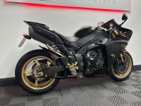 YAMAHA R1