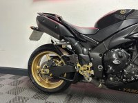 YAMAHA R1