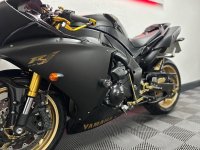 YAMAHA R1