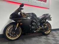 YAMAHA R1