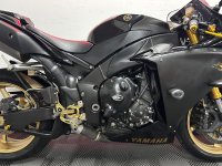 YAMAHA R1